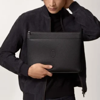 Grande pochette, indispensable