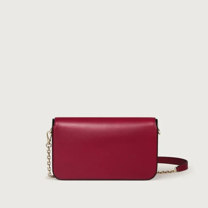 Mini sac à chaîne, Double C de Cartier – Cuir de veau rouge cerise, finition en or et émail rouge cerise – Cartier Mini sac à chaîne, Double C de Cartier – Cuir de veau rouge cerise, finition en or et émail rouge cerise – Cartier