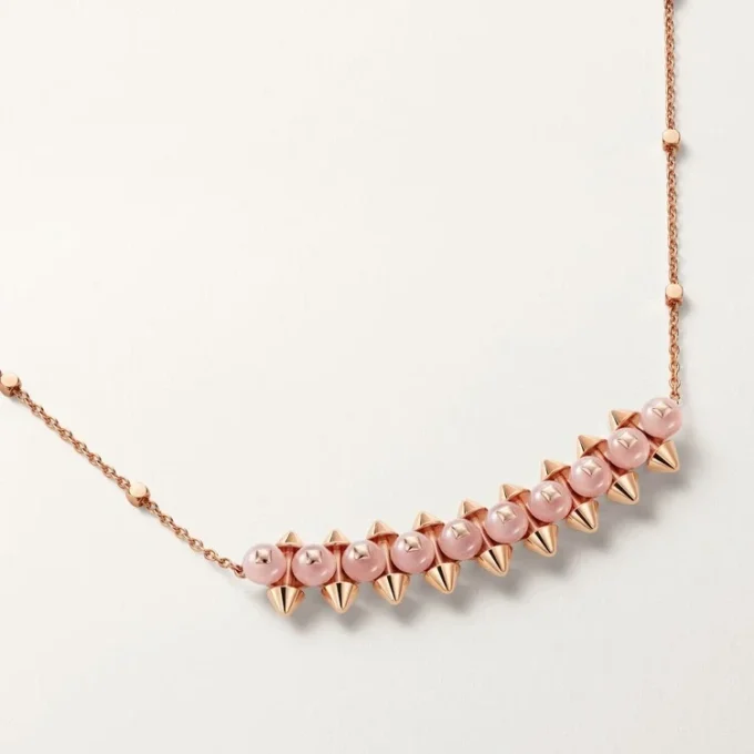 Pendentif Clash de Cartier, calcédoine rose