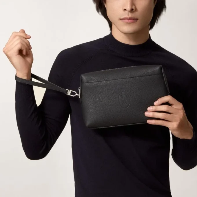 Pochette carrée, Must de Cartier – Cuir de veau noir, finition palladium – Cartier