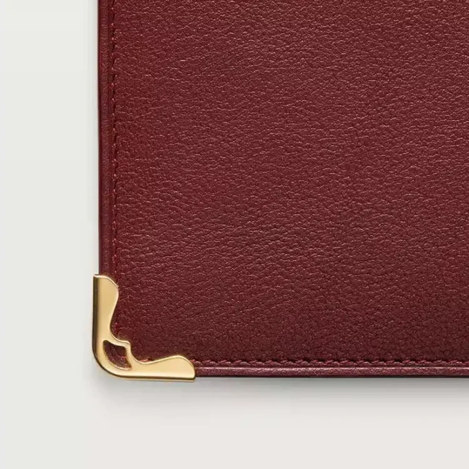 Portefeuille international à soufflets, Must de Cartier – Cuir de veau bordeaux, finition dorée – Cartier Portefeuille international à soufflets, Must de Cartier – Cuir de veau bordeaux, finition dorée – Cartier