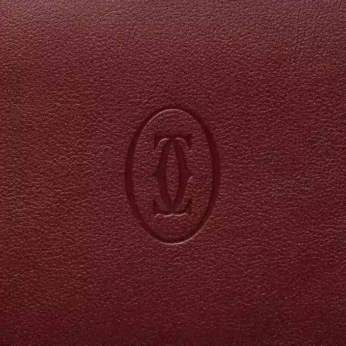 Portefeuille international à soufflets, Must de Cartier – Cuir de veau bordeaux, finition dorée – Cartier Portefeuille international à soufflets, Must de Cartier – Cuir de veau bordeaux, finition dorée – Cartier