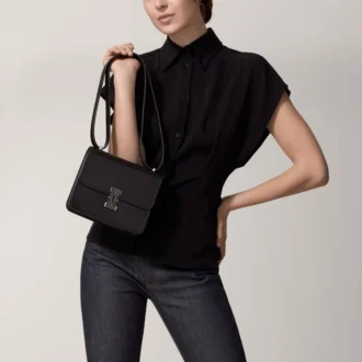 Sac à bandoulière, Mini, Double C de Cartier – Cuir de veau noir, finition en or et émail noir – Cartier